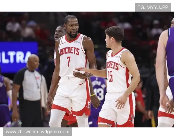 火箭队最新球队照片及赛场风采展示